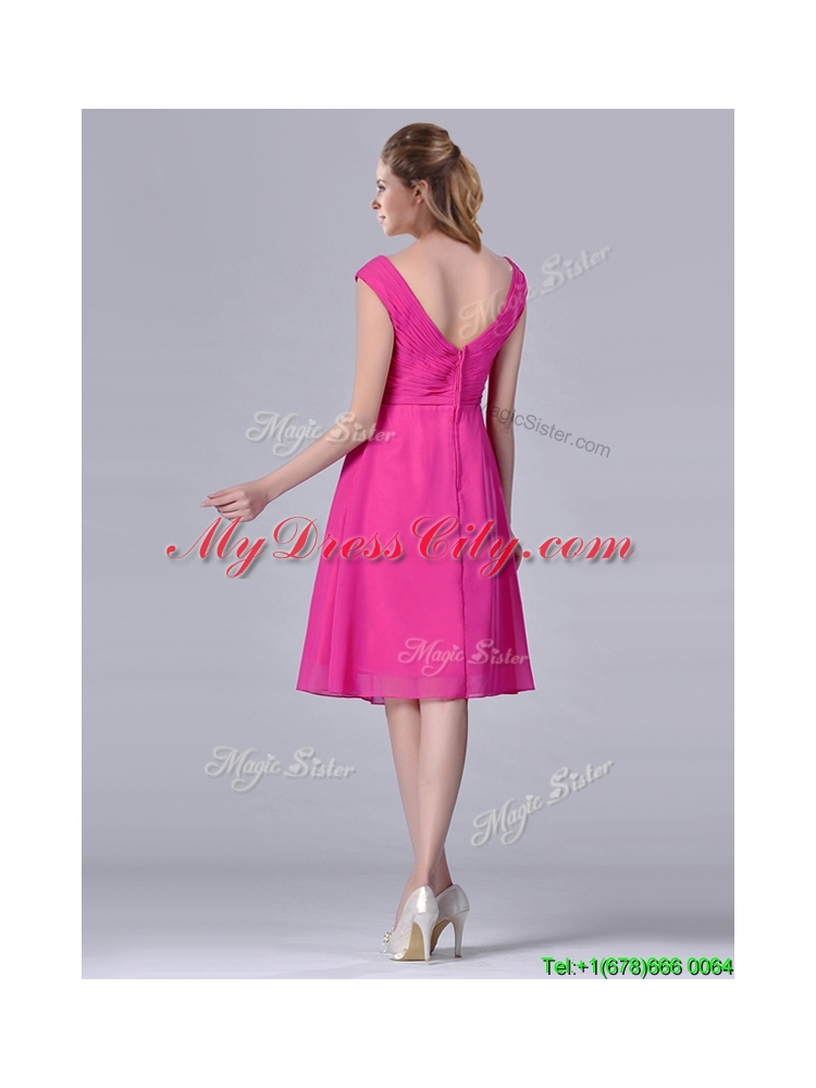 Hot Pink Empire Knee-length Chiffon Ruching Short Dama Dress for Graduation