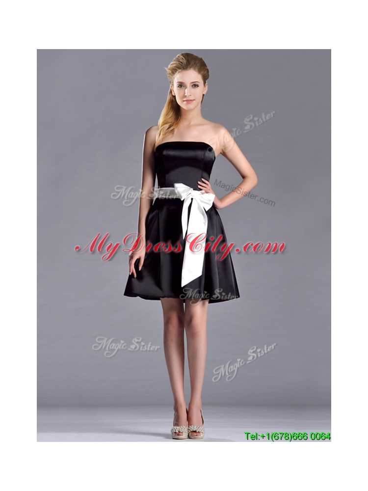 Romantic A Line Strapless White Be-ribboned Short Prom Dress in Black