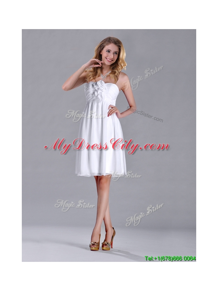 New Discount White Strapless Short Bridesmaid Dress with Hand Made Flowers