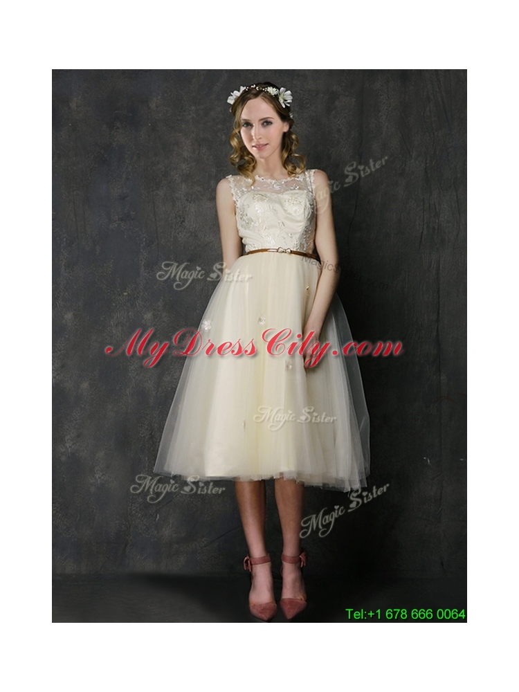 2016 New Arrivals Knee Length Champagne Bridesmaid Dress with Lace