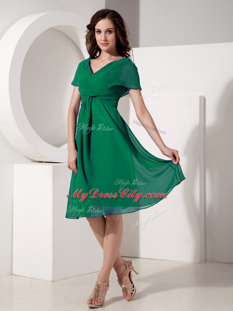 Dark Green Chiffon Zipper V-neck Short Sleeves Knee Length Mother of the Bride Dress Ruching