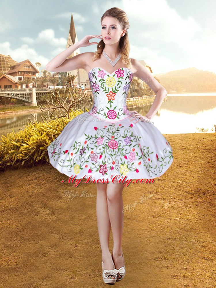 Latest White Sleeveless Embroidery Mini Length Prom Dresses