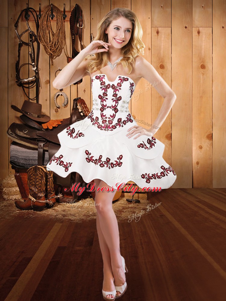 Embroidery Prom Gown White Lace Up Sleeveless Mini Length