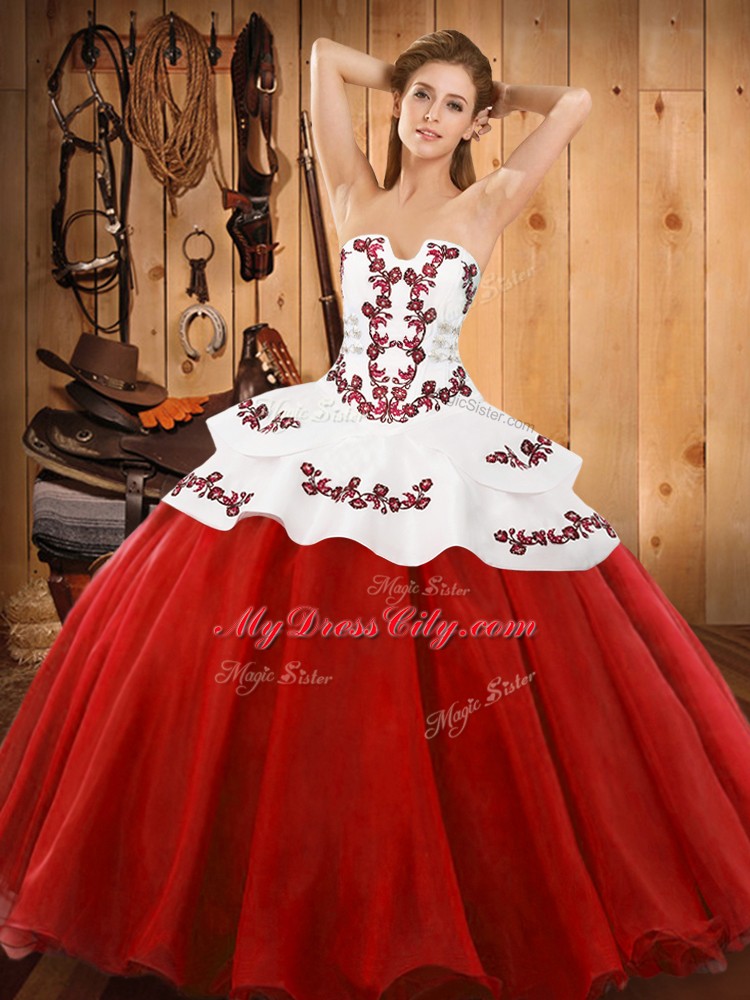 New Arrival Red Lace Up Strapless Embroidery Vestidos de Quinceanera Tulle Sleeveless