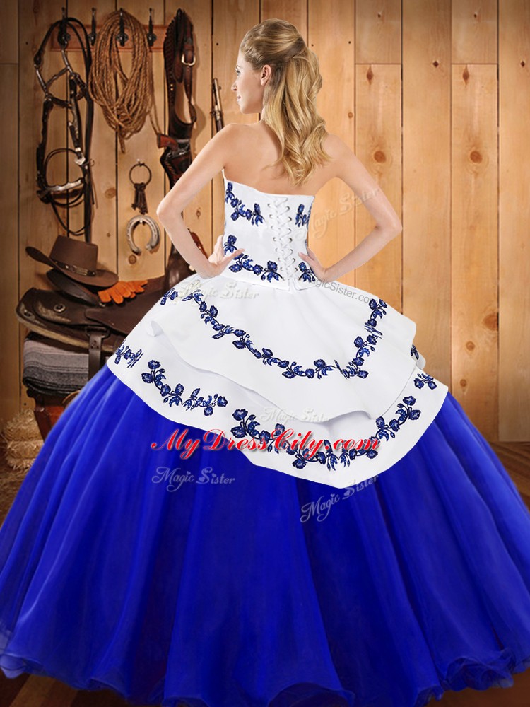 New Arrival Red Lace Up Strapless Embroidery Vestidos de Quinceanera Tulle Sleeveless