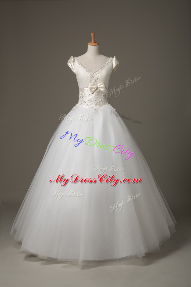 New Style White Wedding Gown Wedding Party with Beading and Appliques and Bowknot V-neck Short Sleeves Lace Up