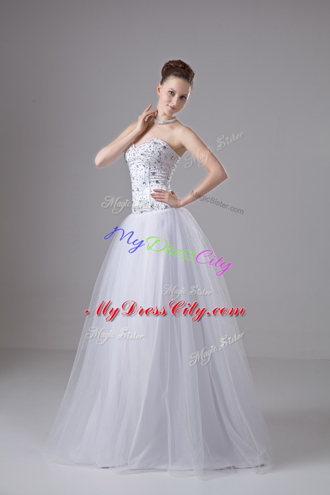 Modern Floor Length A-line Sleeveless White Wedding Gown Lace Up