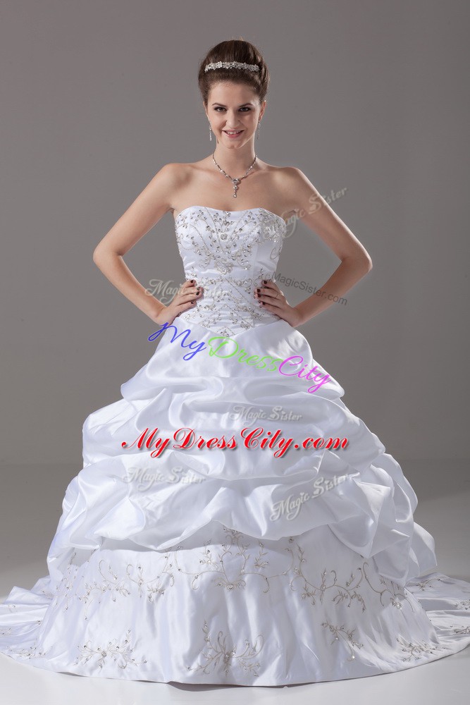 Traditional Sleeveless Brush Train Lace Up Beading and Embroidery and Pick Ups Wedding Gown