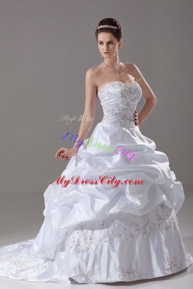 Traditional Sleeveless Brush Train Lace Up Beading and Embroidery and Pick Ups Wedding Gown