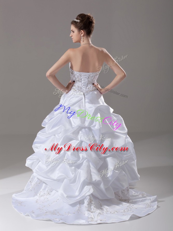 Traditional Sleeveless Brush Train Lace Up Beading and Embroidery and Pick Ups Wedding Gown