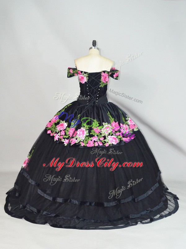 Noble Black Lace Up Off The Shoulder Embroidery Vestidos de Quinceanera Tulle Sleeveless Brush Train