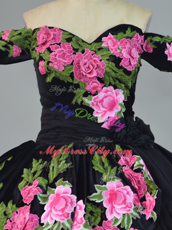 Noble Black Lace Up Off The Shoulder Embroidery Vestidos de Quinceanera Tulle Sleeveless Brush Train