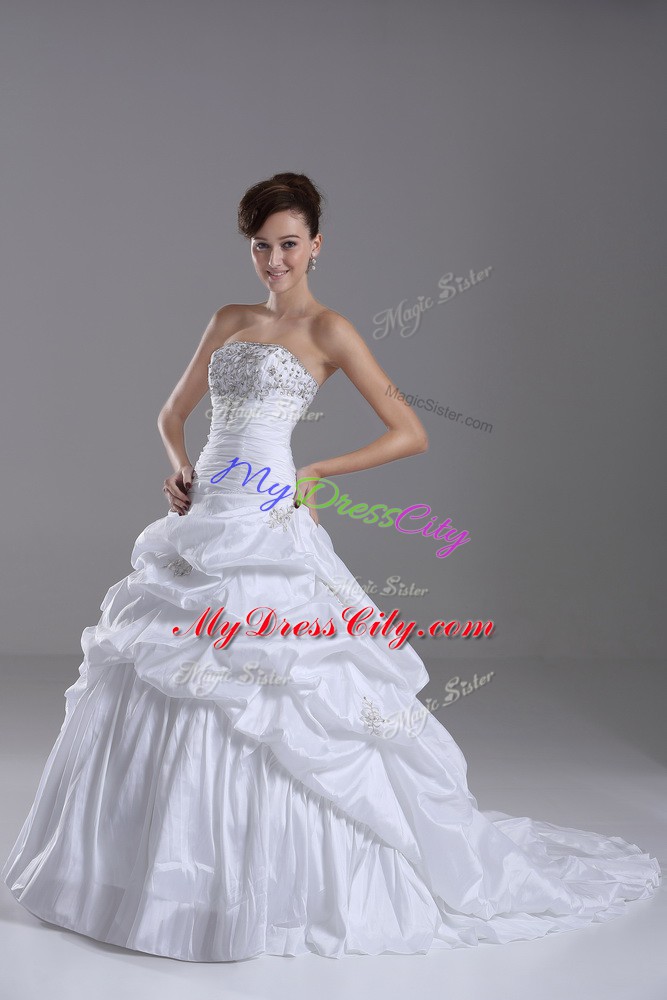 Best Selling White Ball Gowns Taffeta Strapless Sleeveless Beading and Pick Ups Lace Up Wedding Gowns Brush Train