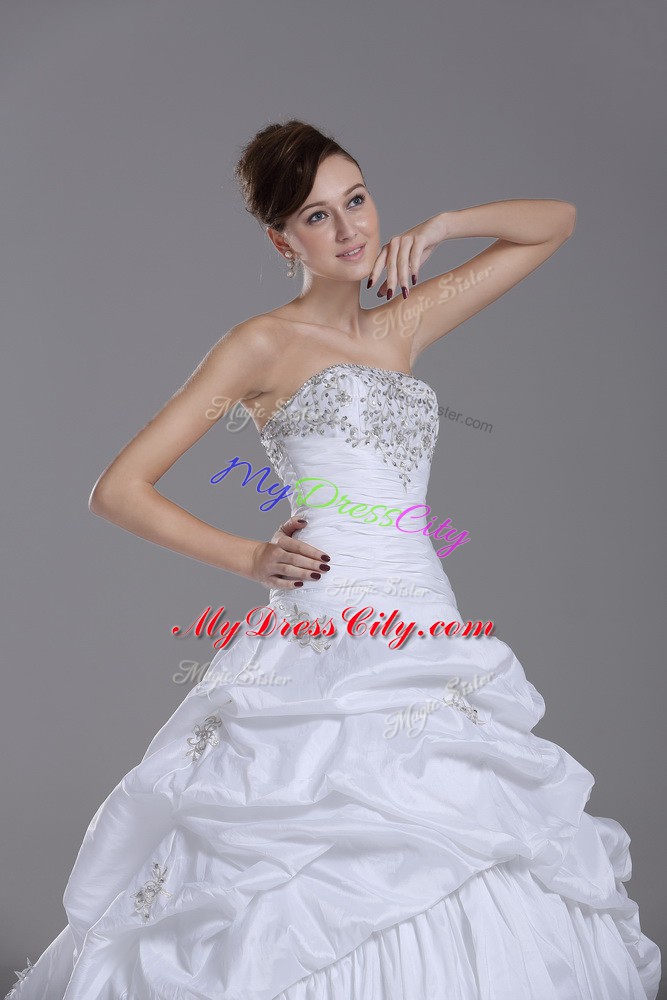 Best Selling White Ball Gowns Taffeta Strapless Sleeveless Beading and Pick Ups Lace Up Wedding Gowns Brush Train