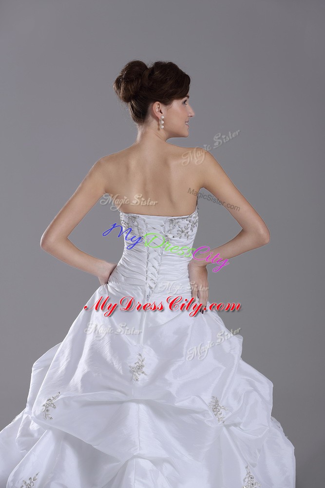 Best Selling White Ball Gowns Taffeta Strapless Sleeveless Beading and Pick Ups Lace Up Wedding Gowns Brush Train