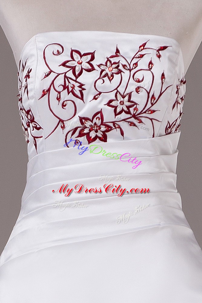 White Sleeveless Satin Brush Train Lace Up Wedding Dresses for Wedding Party