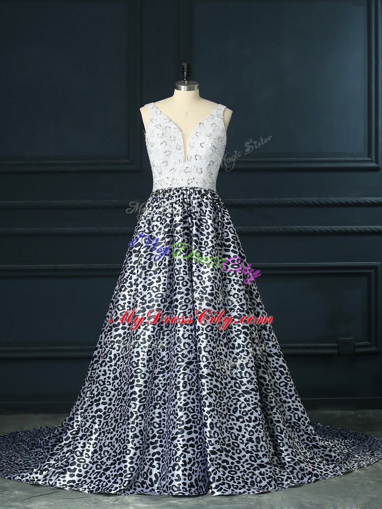 Low Price V-neck Sleeveless Prom Dresses Brush Train Beading White And Black Printed