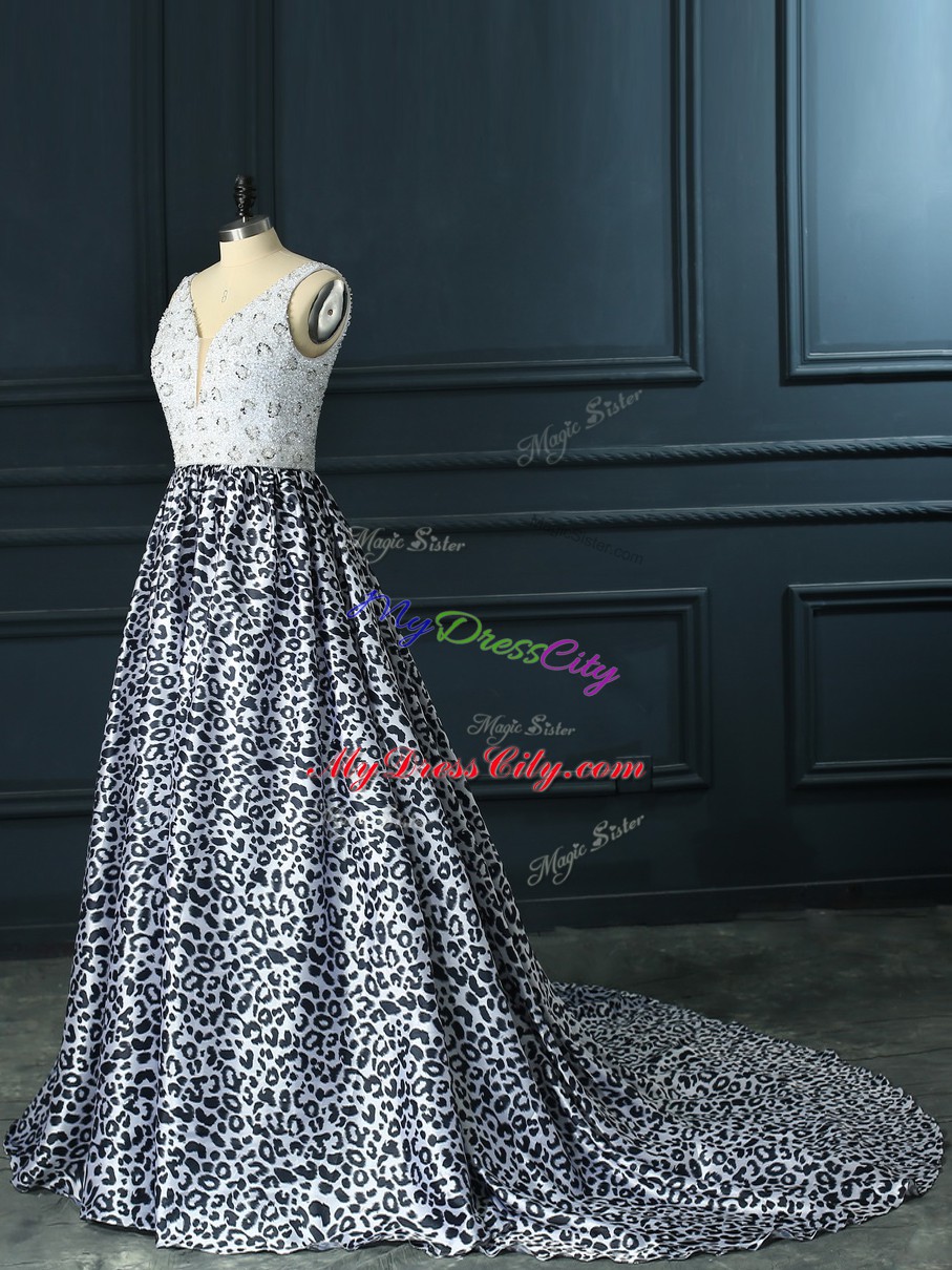 Low Price V-neck Sleeveless Prom Dresses Brush Train Beading White And Black Printed