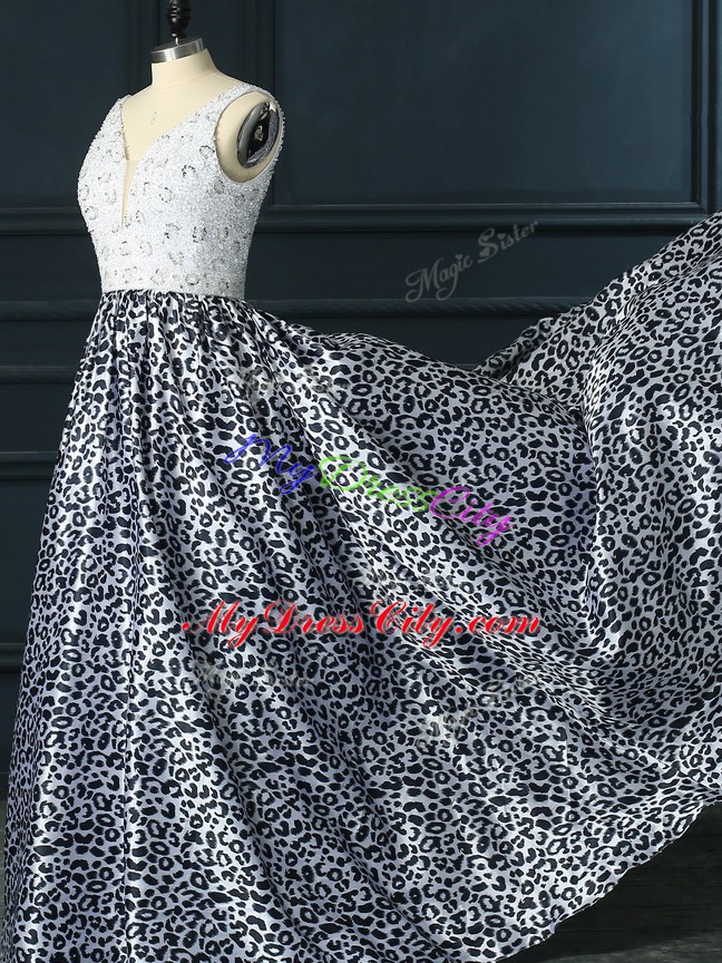 Low Price V-neck Sleeveless Prom Dresses Brush Train Beading White And Black Printed