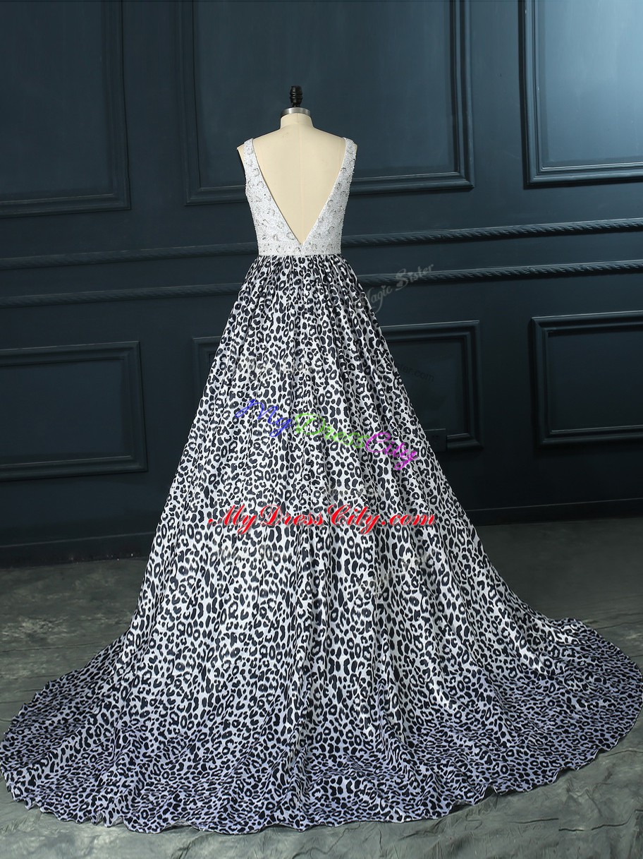 Low Price V-neck Sleeveless Prom Dresses Brush Train Beading White And Black Printed