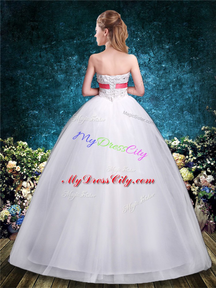 Luxurious White Sleeveless Tulle Lace Up Wedding Gown for Wedding Party