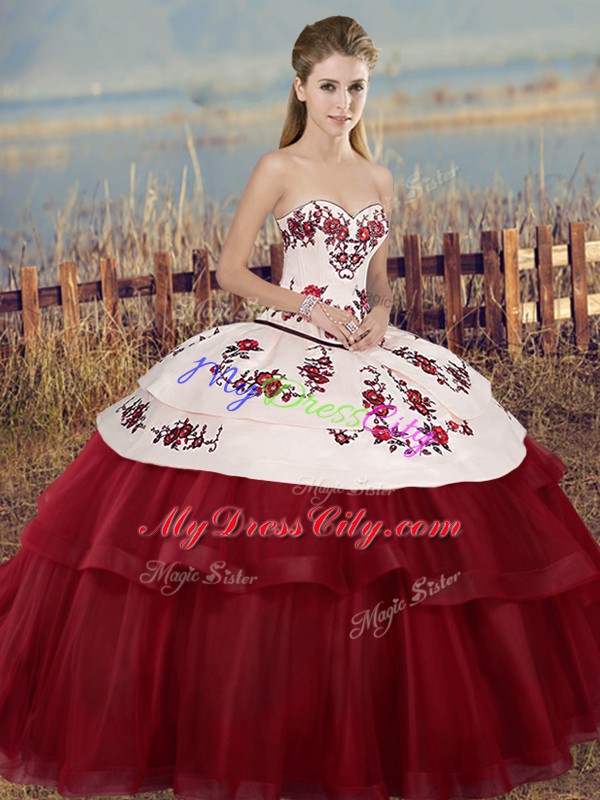 Sweetheart Sleeveless Quinceanera Gown Floor Length Embroidery and Bowknot White And Red Tulle