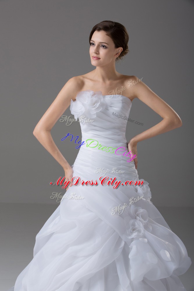 White Sleeveless Organza Brush Train Lace Up Wedding Gown for Wedding Party