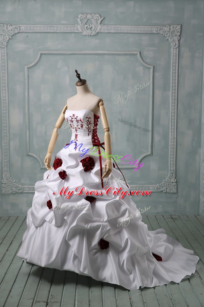 Fashionable White Lace Up Wedding Dress Embroidery and Pick Ups and Hand Made Flower Sleeveless Brush Train