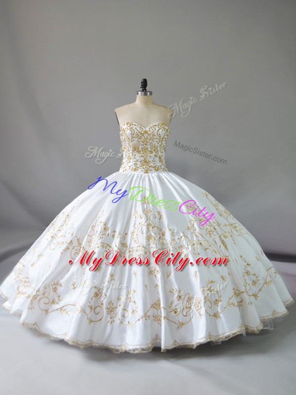 Gorgeous White Sweetheart Lace Up Embroidery Quinceanera Gowns Sleeveless