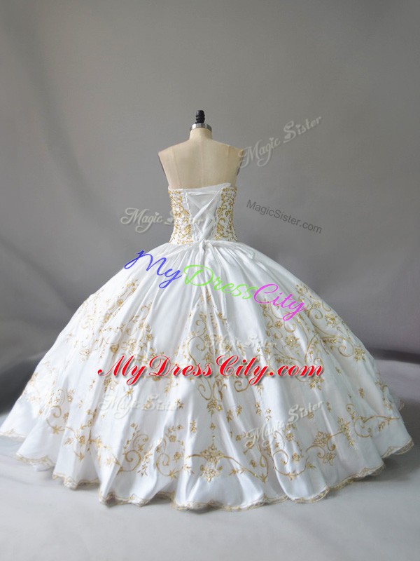 Gorgeous White Sweetheart Lace Up Embroidery Quinceanera Gowns Sleeveless