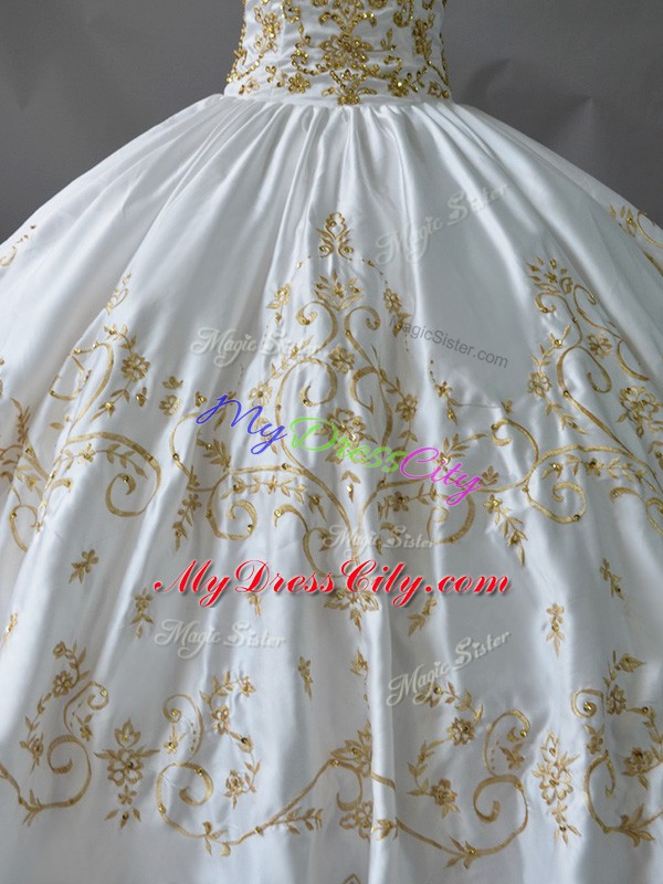 Gorgeous White Sweetheart Lace Up Embroidery Quinceanera Gowns Sleeveless