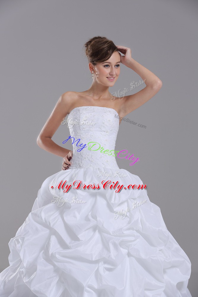 Elegant White Ball Gowns Taffeta Strapless Sleeveless Lace and Pick Ups Lace Up Wedding Dress Brush Train