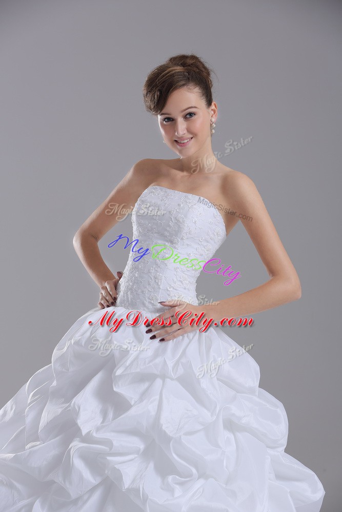 Elegant White Ball Gowns Taffeta Strapless Sleeveless Lace and Pick Ups Lace Up Wedding Dress Brush Train