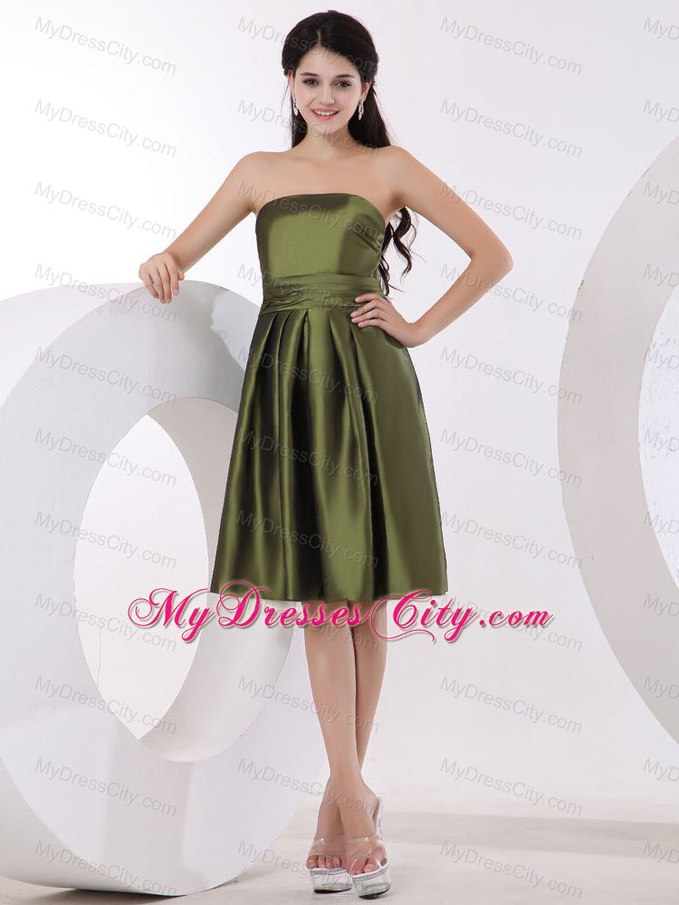 Knee-length Strapless Olive Green Dresses For Bridesmaid With Ruche