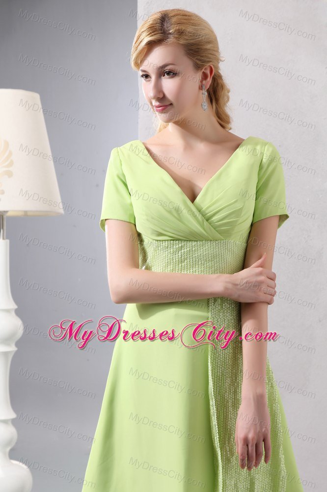 V-neck Yellow Green Short Bridesmaid Dress with Short Sleeves