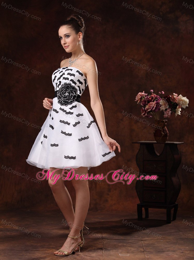 Black Appliques Mini White Homecoming Dress with Flower Belt