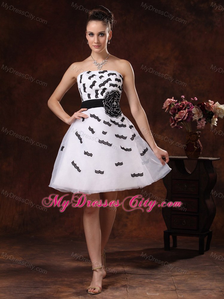 Black Appliques Mini White Homecoming Dress with Flower Belt