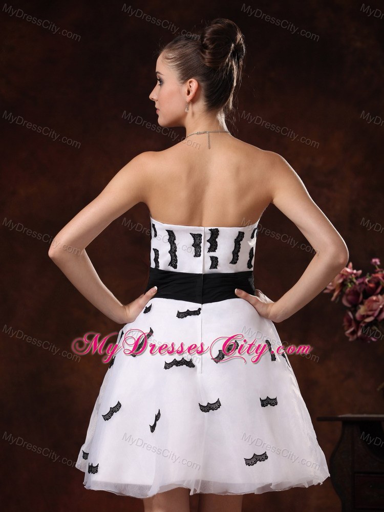 Black Appliques Mini White Homecoming Dress with Flower Belt