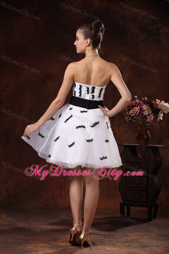 Black Appliques Mini White Homecoming Dress with Flower Belt