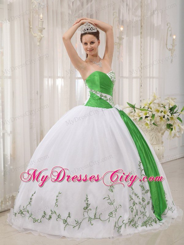 Long Ball Gown Sweetheart Embroidery White Sweet 15 Dresses