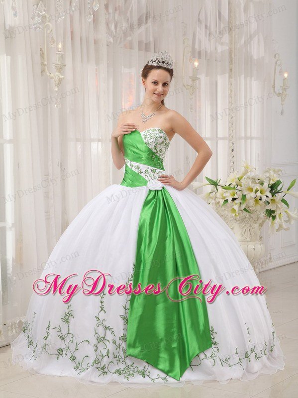 Long Ball Gown Sweetheart Embroidery White Sweet 15 Dresses