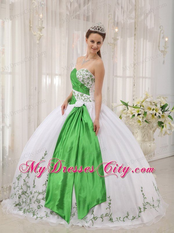 Long Ball Gown Sweetheart Embroidery White Sweet 15 Dresses