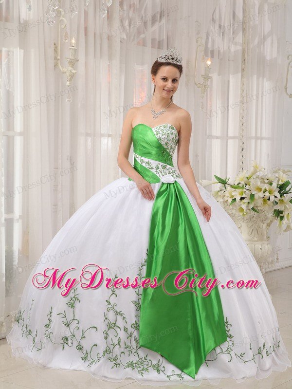 Long Ball Gown Sweetheart Embroidery White Sweet 15 Dresses