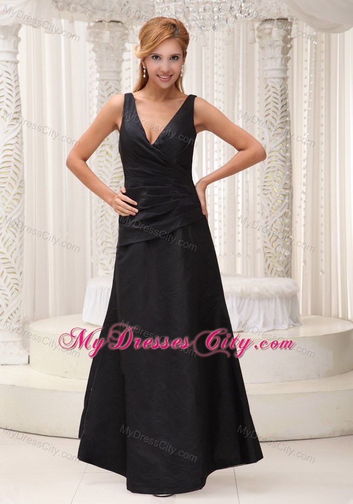 Modest Long Black V-neck Ruching Bridesmaid Dress for Wedding Party