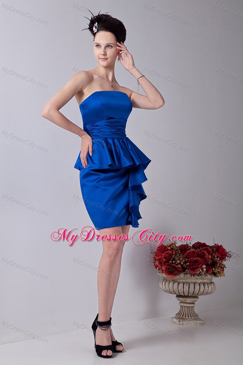 Attractive Royal Blue Sheathy Strapless Ruched Mini-length Bridesmaid Dress