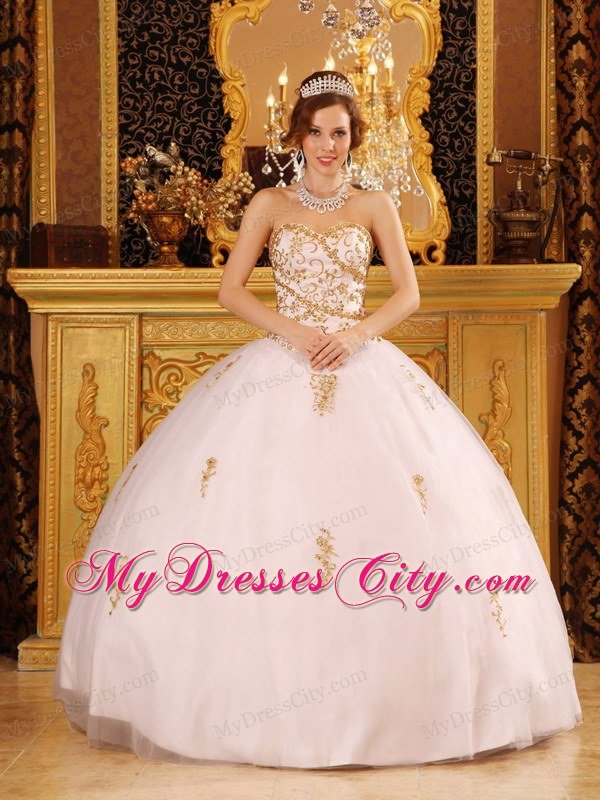 White Ball Gown Sweetheart Quinceanera Gowns With Gold Appliques