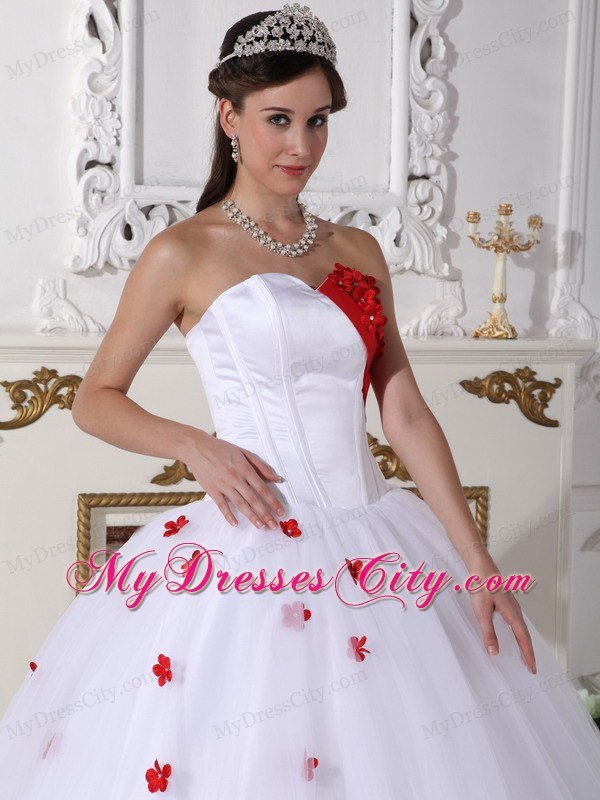 White Sweetheart Ball Gown Sweet 16 Dresses With Red Petals