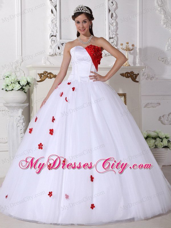 White Sweetheart Ball Gown Sweet 16 Dresses With Red Petals