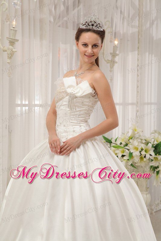 Luxurious White Ball Gown Strapless Beading Quinceanera Dresses