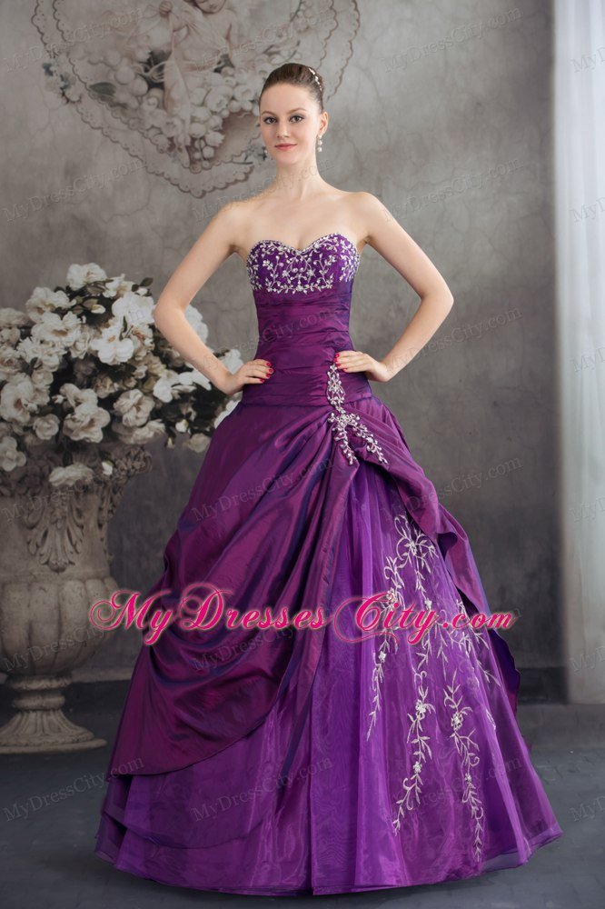 Sweetheart Ruching Purple Quinceanera Dress with Beading and Appliques